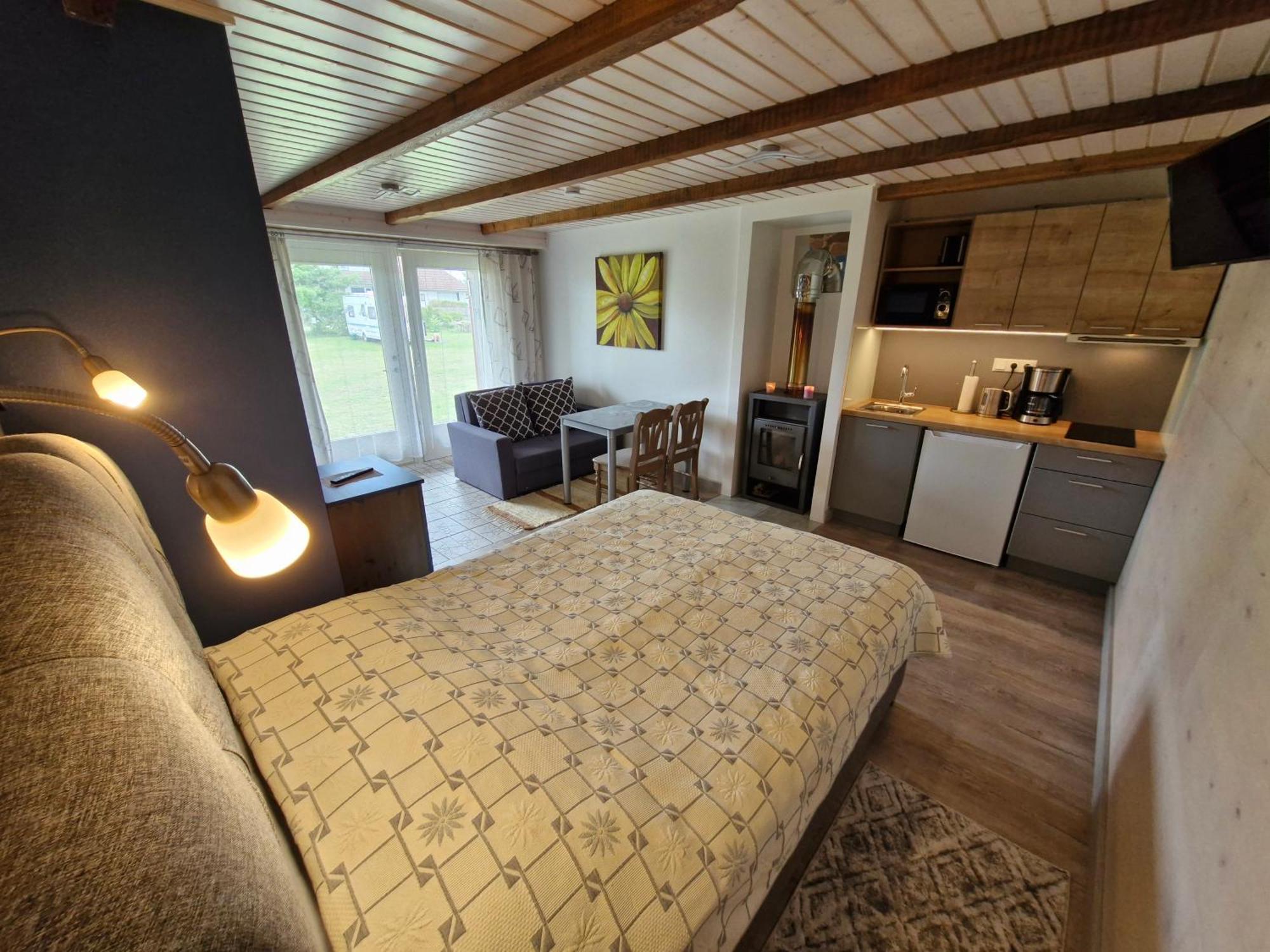Piibelehe Guest Accommodation Kuressaare Exterior photo